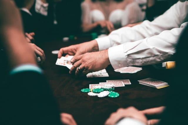 ¿Cómo jugar al blackjack?